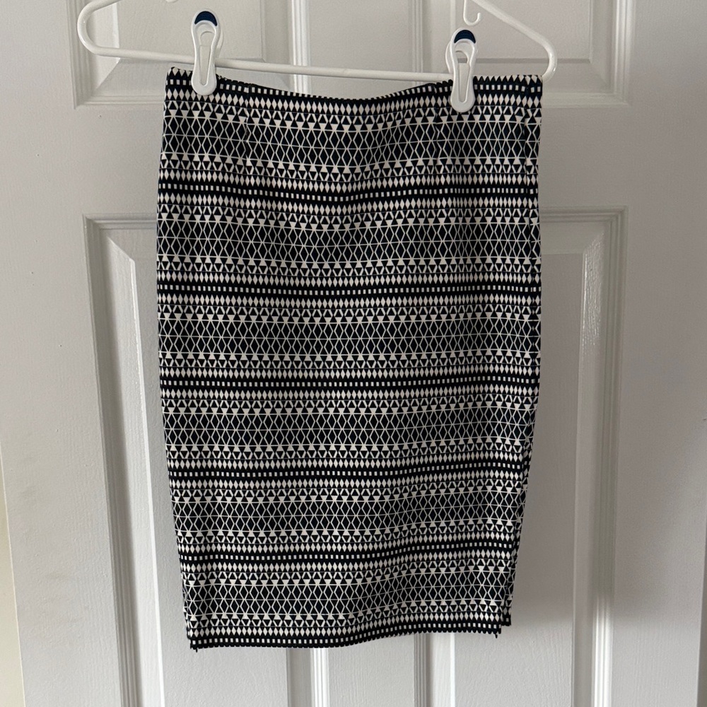 Dynamite Black & White Patterned Pencil Skirt